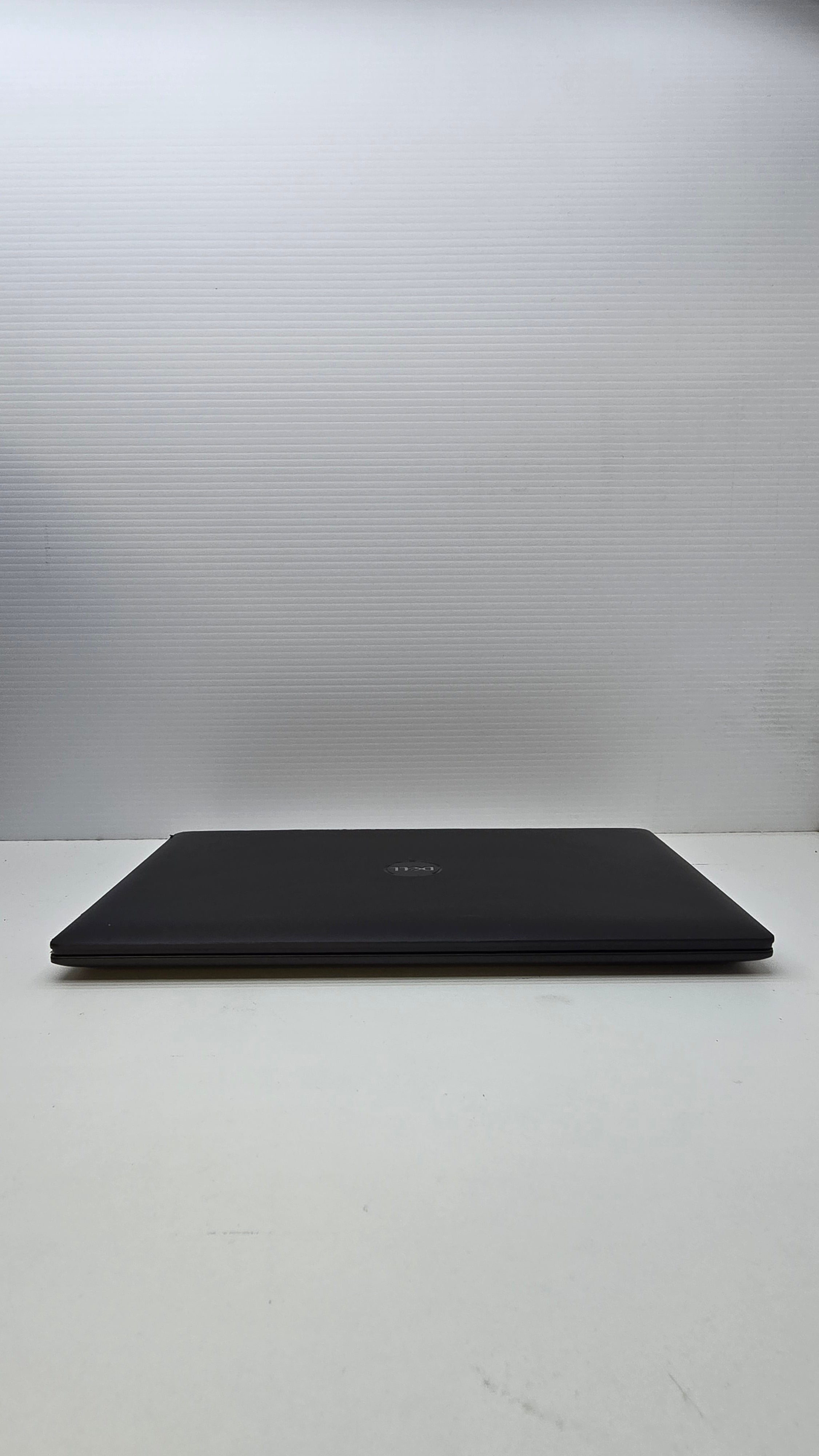 Dell Latitude 3301 fermé