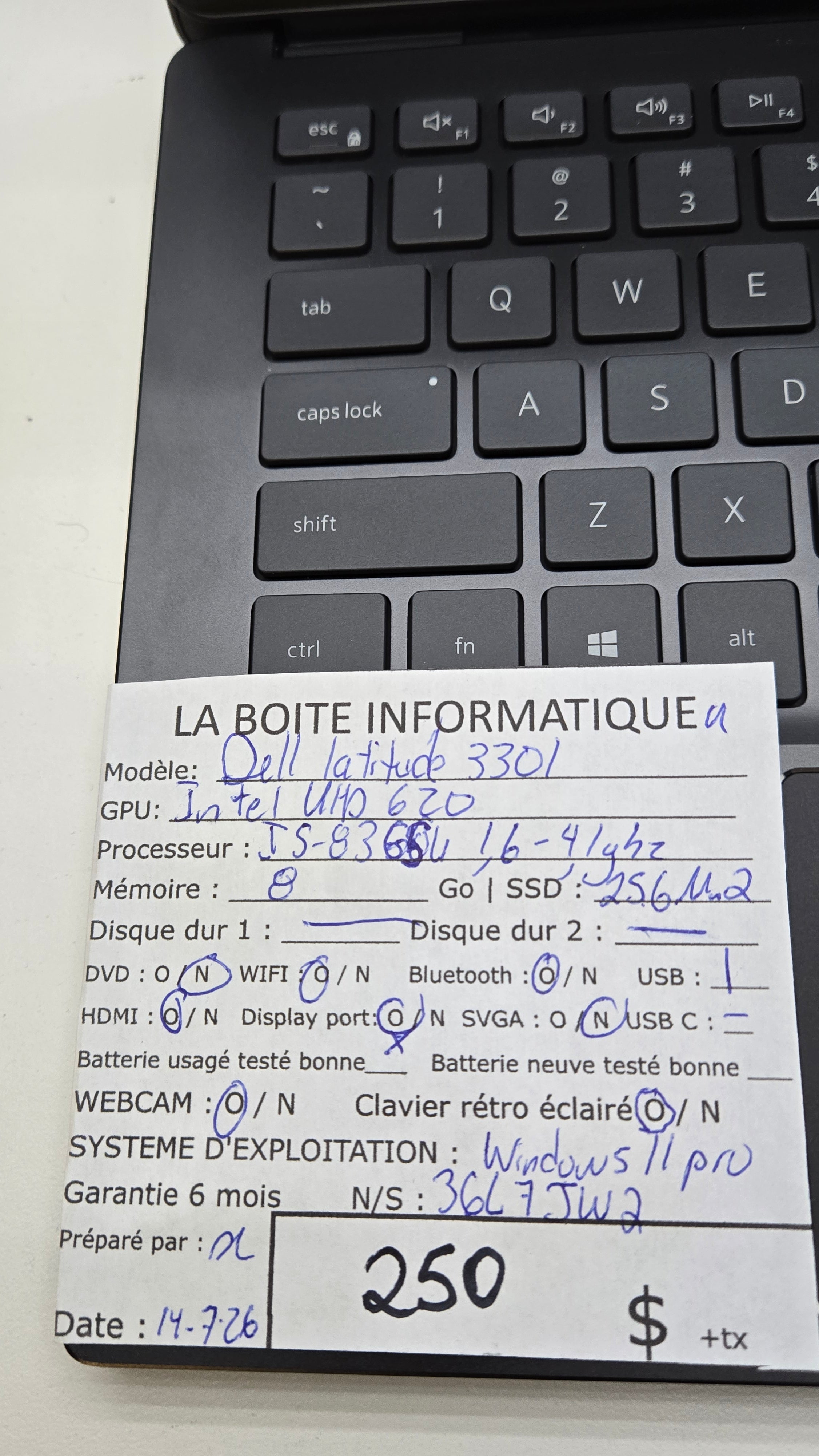 Dell Latitude 3301 étiquette