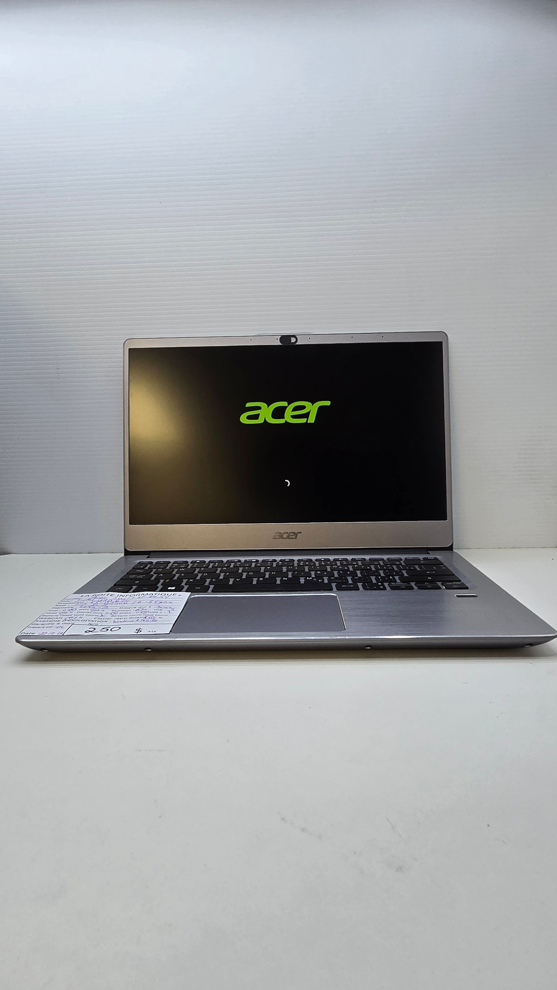Acer Swift 3 SF314-54 ouvert — clavier et écran
