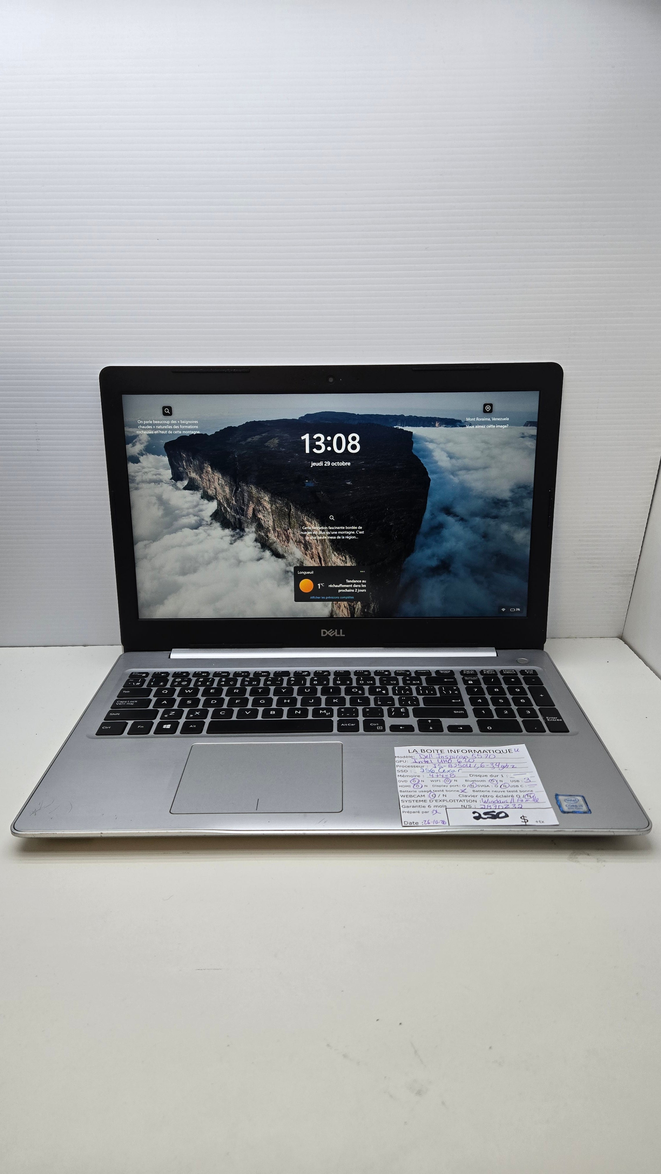 Dell Inspiron 5570 ouvert — clavier et écran