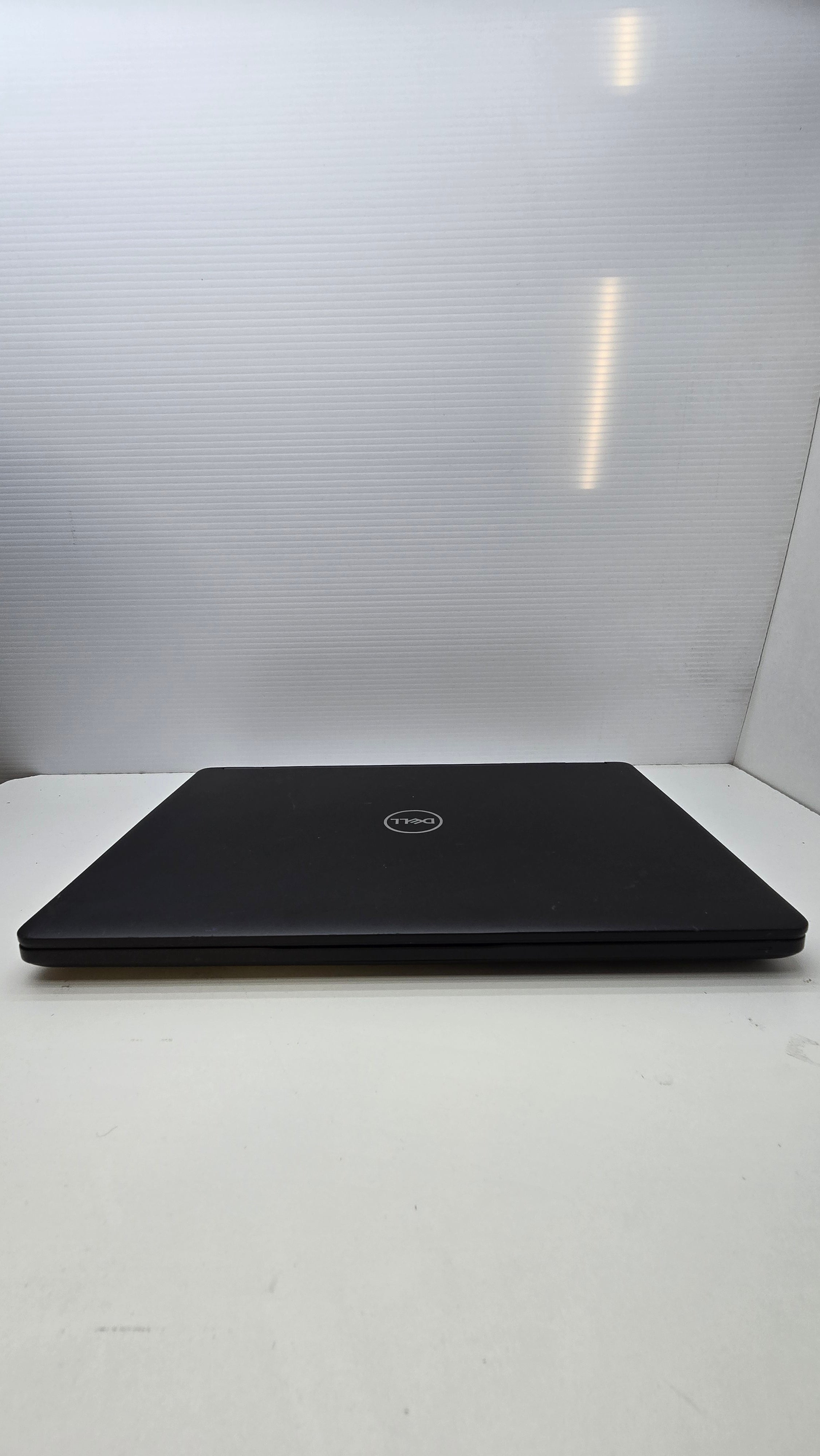 Dell Latitude 5490 fermé