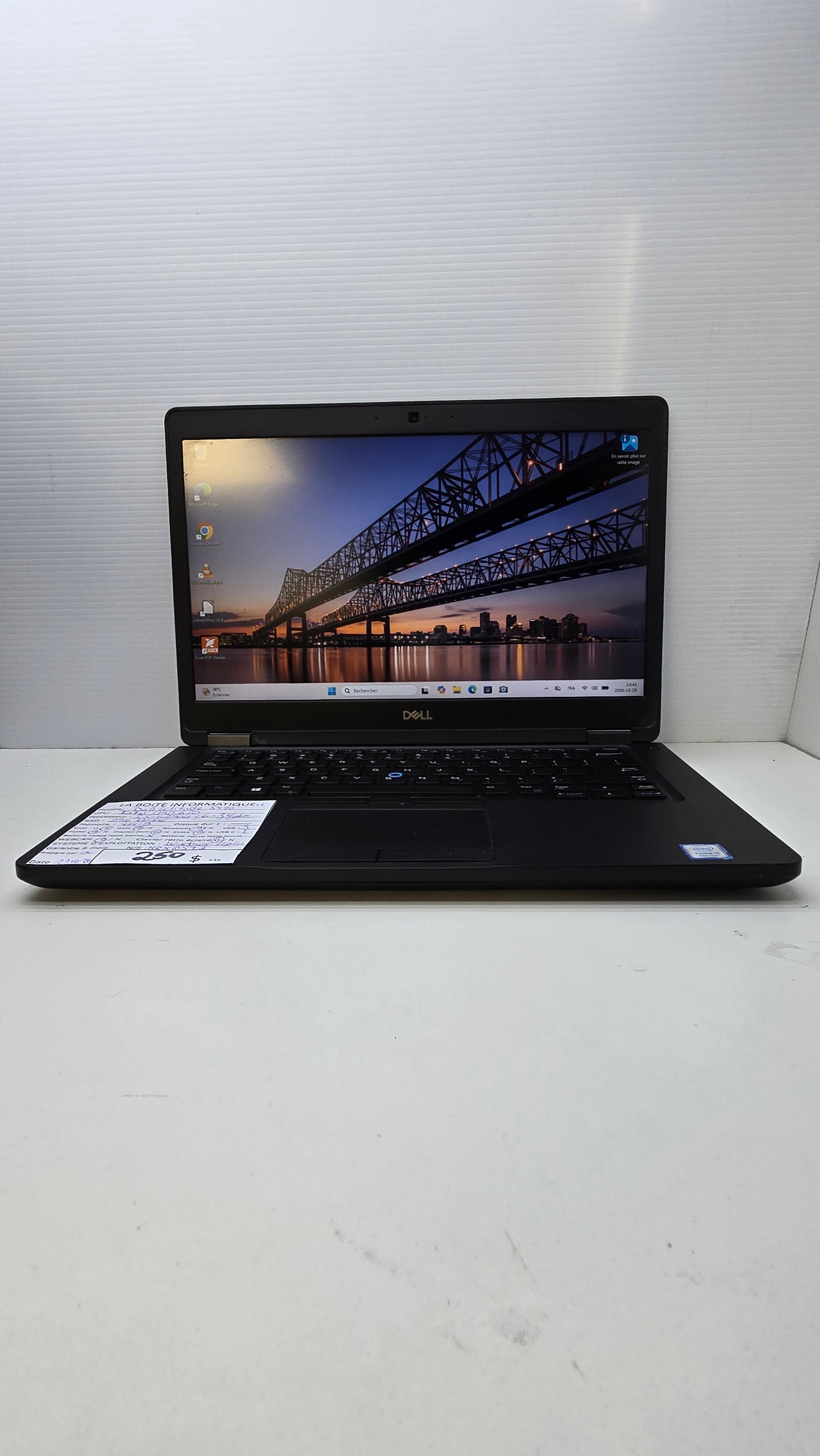 Dell Latitude 5490 ouvert — clavier et écran