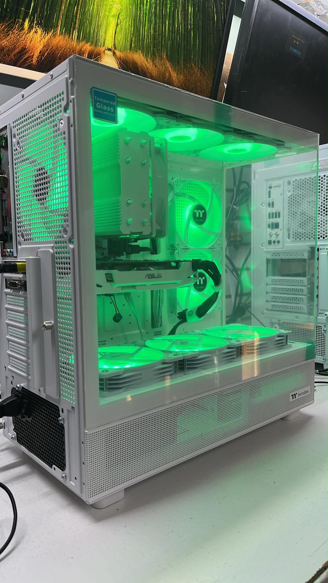 PC Gaming Blanc Ryzen 5 5600X GTX 1070 — éclairage vert